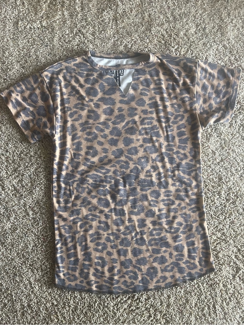 Girls' Short Sleeve Leopard Print Tee - Tan & Gray
